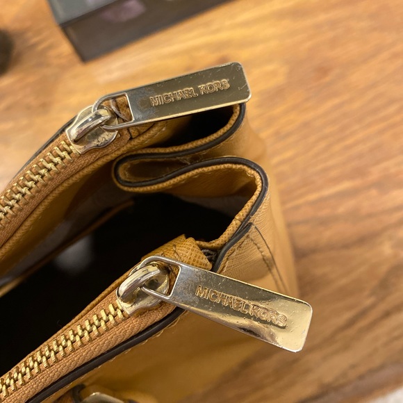 Michael Kors Sutton Medium Leather Satchel - Picture 9 of 9